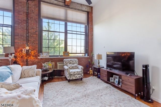 366 Trenton Ave 4E, Paterson City, NJ 07503