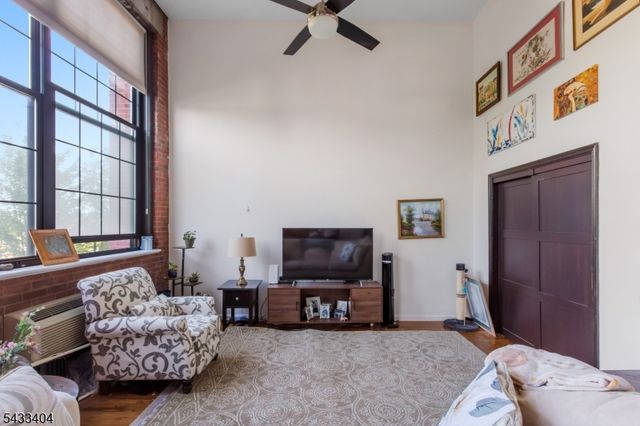 366 Trenton Ave 4E, Paterson City, NJ 07503