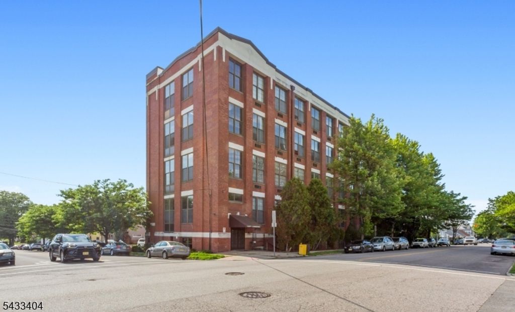 366 Trenton Ave 4E, Paterson City, NJ 07503