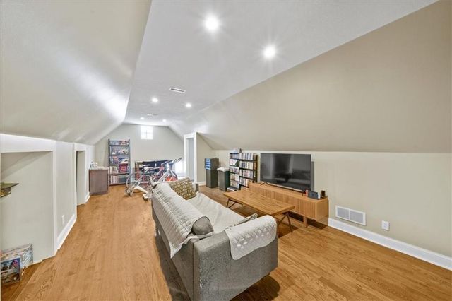 645 E 62nd Street, Kansas City, MO 64110