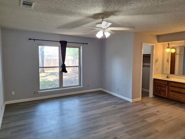605 Noreda Street, Angleton, TX 77515