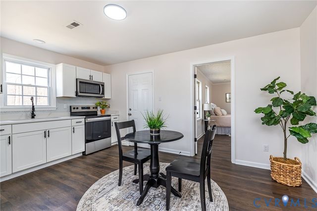 20501 Hickory Ct, South Chesterfield, VA 23803