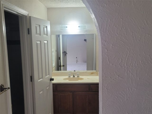 4100 Longleaf Lane, Fort Worth, TX 76137