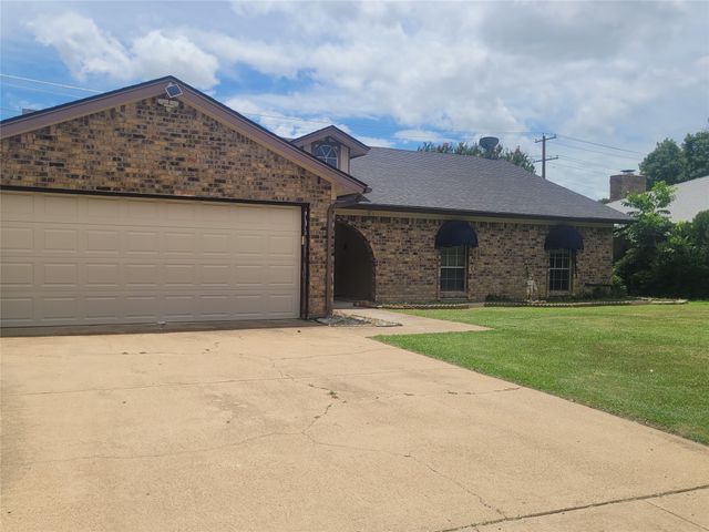 4100 Longleaf Lane, Fort Worth, TX 76137