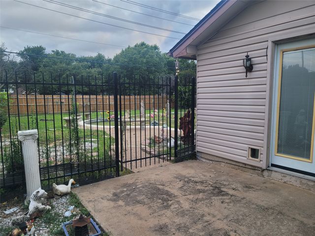 4100 Longleaf Lane, Fort Worth, TX 76137