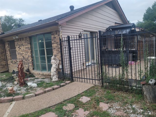 4100 Longleaf Lane, Fort Worth, TX 76137