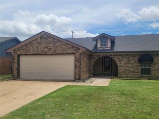4100 Longleaf Lane, Fort Worth, TX 76137