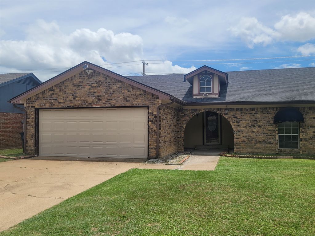 4100 Longleaf Lane, Fort Worth, TX 76137