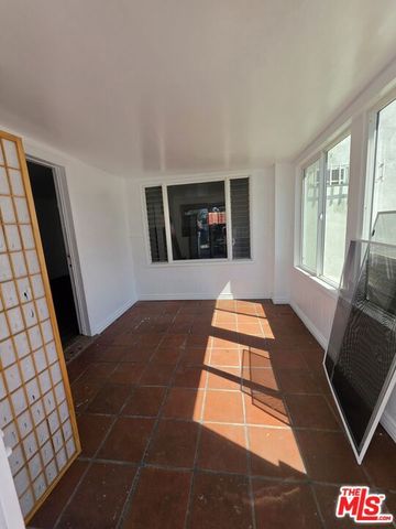 611 W 109th Street, Los Angeles, CA 90044