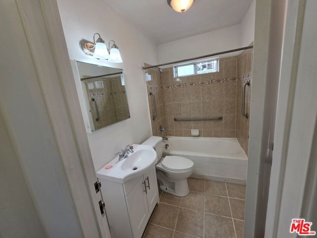 611 W 109th Street, Los Angeles, CA 90044