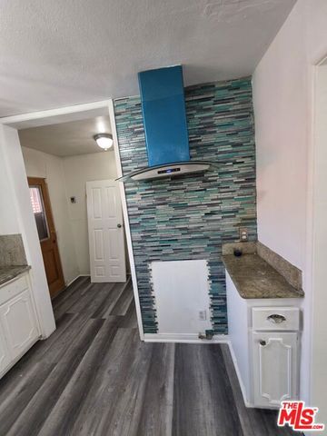 611 W 109th Street, Los Angeles, CA 90044