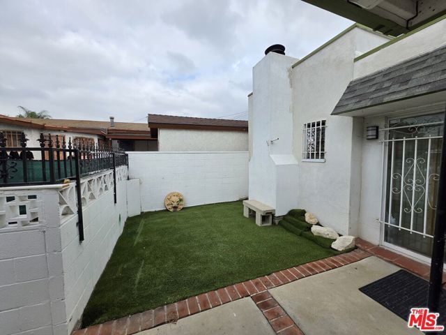611 W 109th Street, Los Angeles, CA 90044