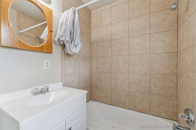 111 S Chickasaw Avenue, Bartlesville, OK 74003