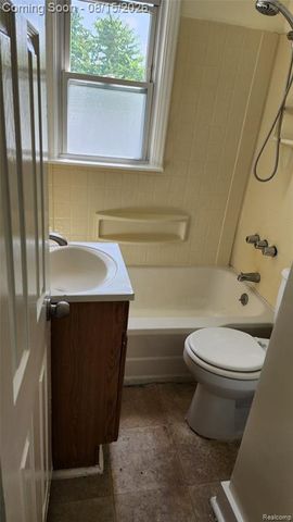 8420 Jewett Avenue, Warren, MI 48089