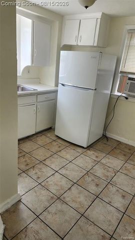 8420 Jewett Avenue, Warren, MI 48089
