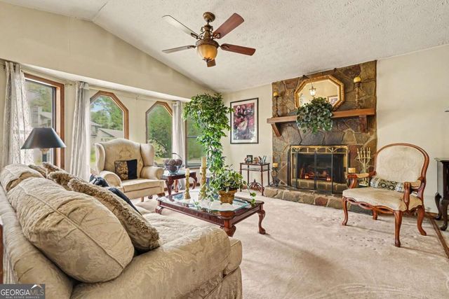 671 Pepperwood Trail, Stone Mountain, GA 30087