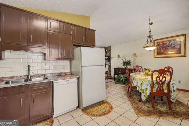 671 Pepperwood Trail, Stone Mountain, GA 30087