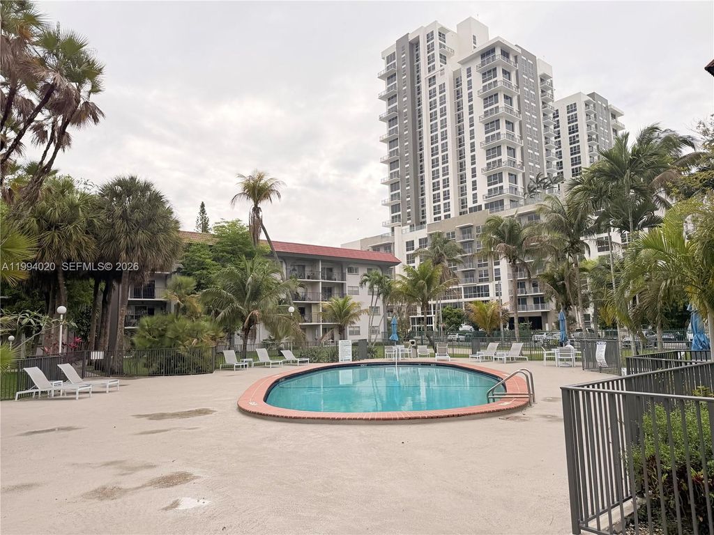 8101 SW 72nd Ave 403W, Miami, FL 33143