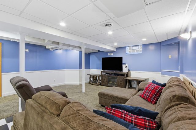 2655 Willow Street, Dearborn, MI 48124