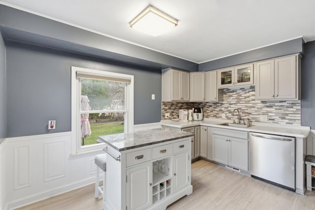 2655 Willow Street, Dearborn, MI 48124