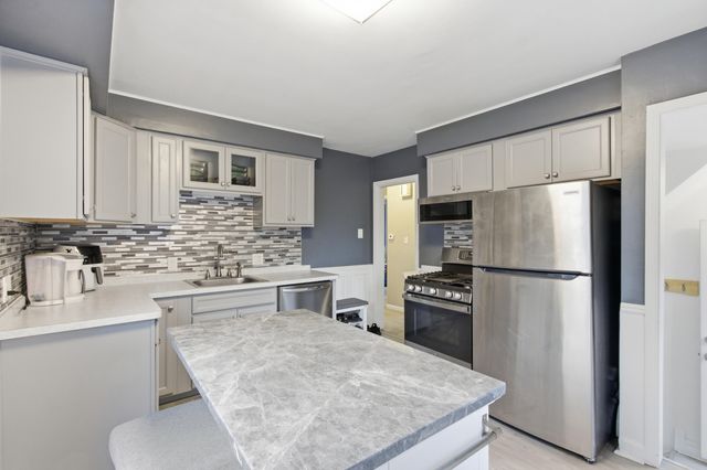 2655 Willow Street, Dearborn, MI 48124