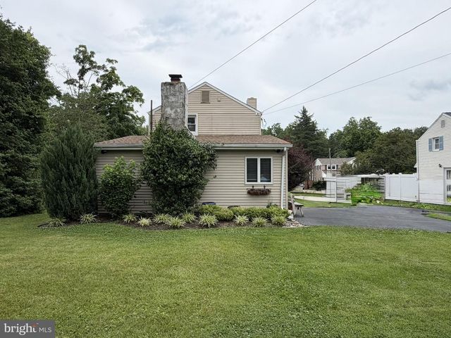 217 LYSTER RD, Oreland, PA 19075