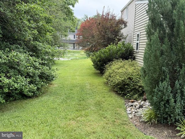 217 LYSTER RD, Oreland, PA 19075