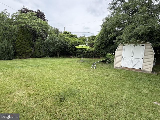 217 LYSTER RD, Oreland, PA 19075
