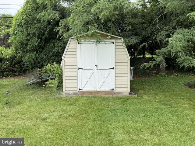 217 LYSTER RD, Oreland, PA 19075