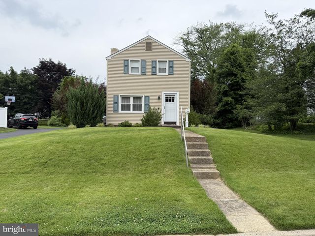 217 LYSTER RD, Oreland, PA 19075