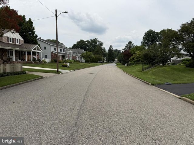 217 LYSTER RD, Oreland, PA 19075