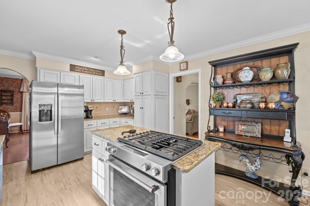 856 W 6th Street Circle, Newton, NC 28658