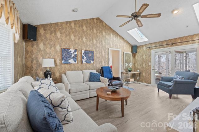 856 W 6th Street Circle, Newton, NC 28658