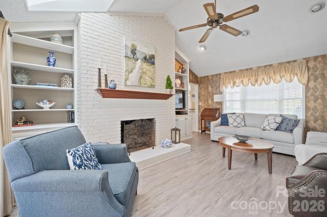 856 W 6th Street Circle, Newton, NC 28658