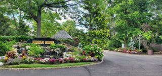 175 The Vale, Syosset, NY 11791