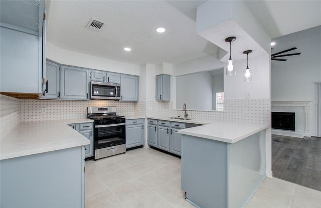 2106 Spyglass Drive, League City, TX 77573