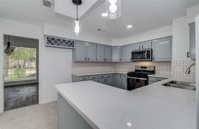 2106 Spyglass Drive, League City, TX 77573