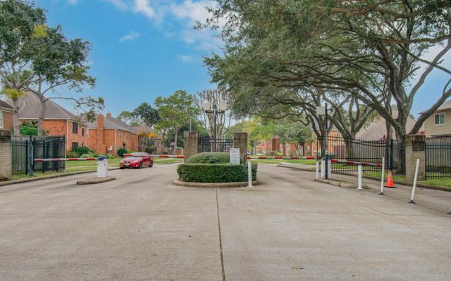 2106 Spyglass Drive, League City, TX 77573