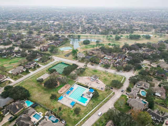 2106 Spyglass Drive, League City, TX 77573