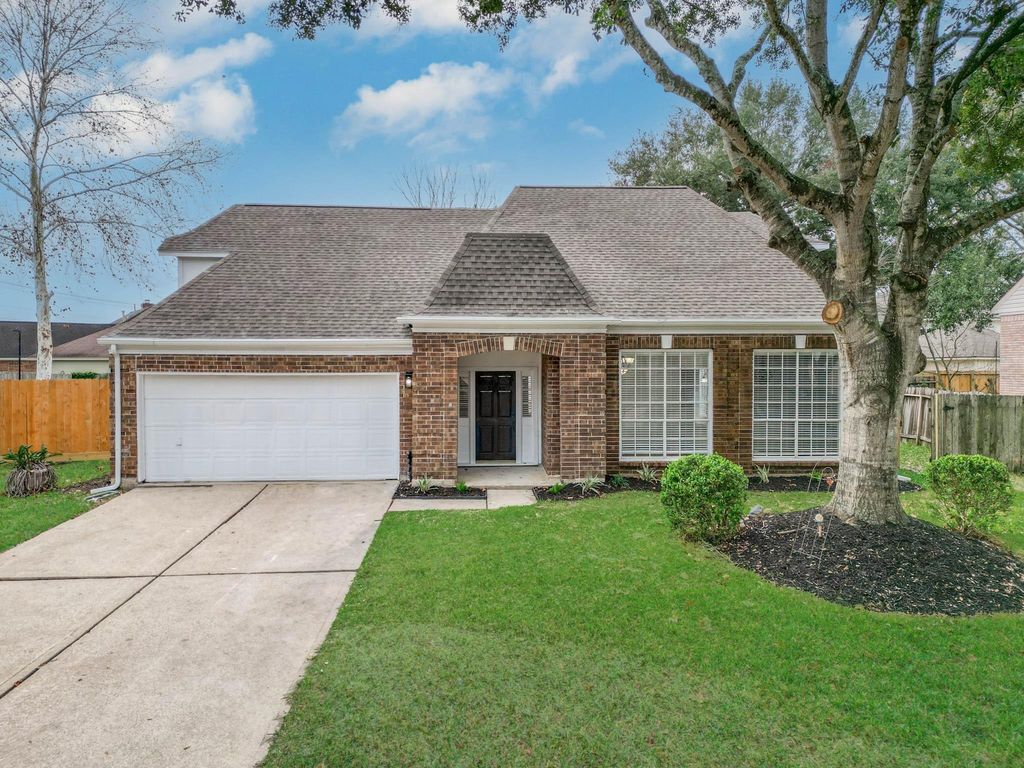 2106 Spyglass Drive, League City, TX 77573