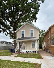 813 CHERRY STREET, Oshkosh, WI 54901