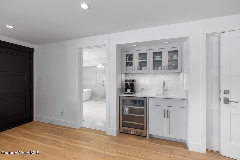 Address unavailable. photo 19