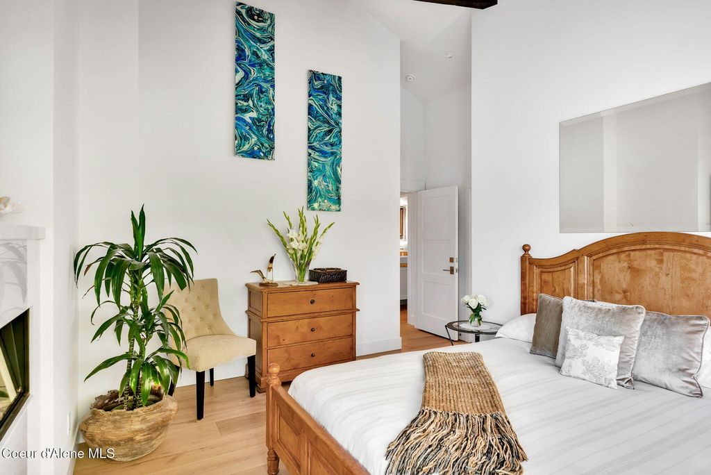 Address unavailable. photo 24