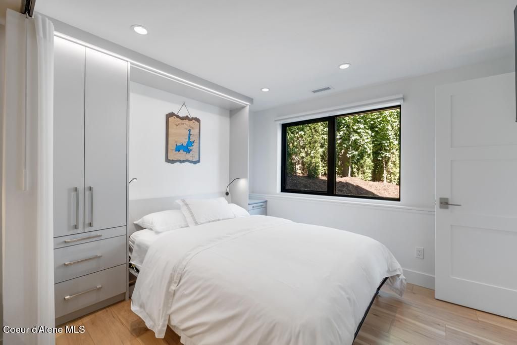 Address unavailable. photo 29