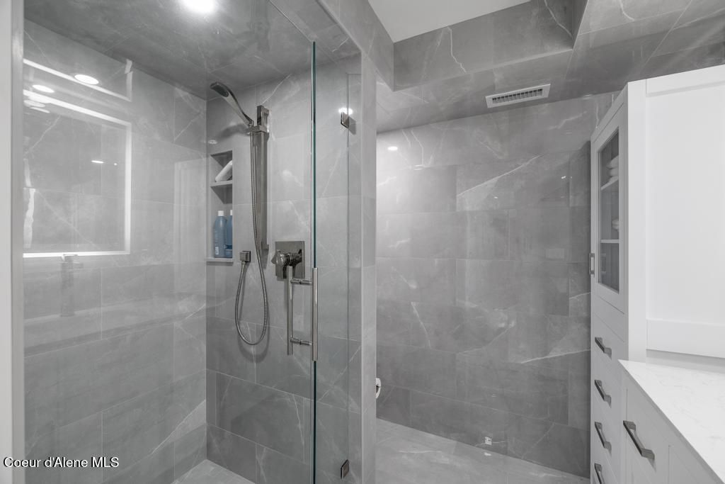 Address unavailable. photo 33