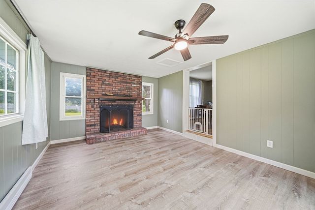 26 Hough Rd, Sutton, MA 01590