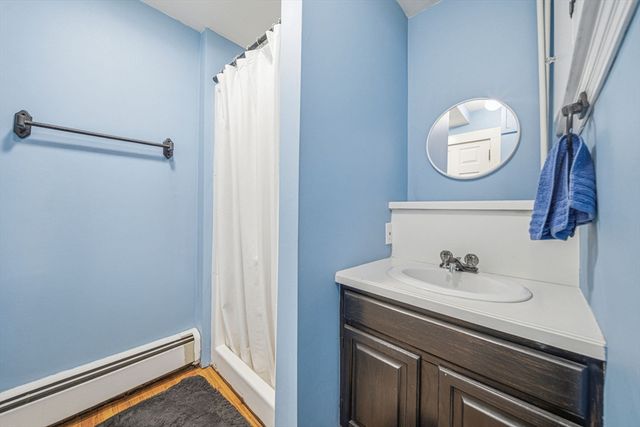 26 Hough Rd, Sutton, MA 01590