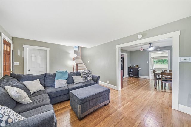 26 Hough Rd, Sutton, MA 01590