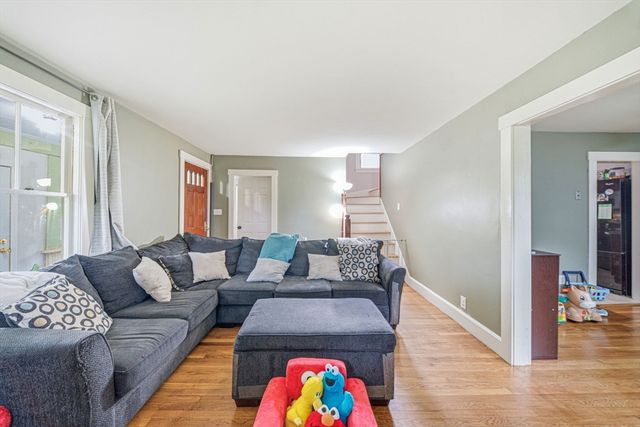 26 Hough Rd, Sutton, MA 01590