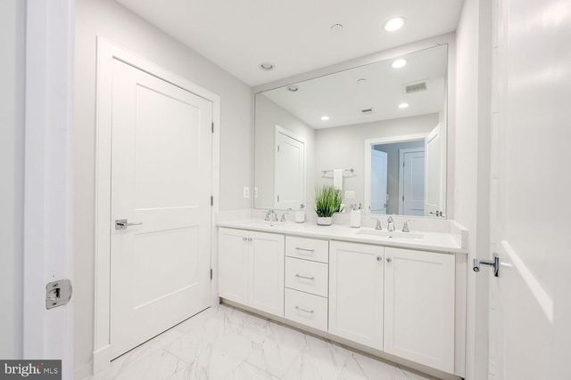 10326 GROSVENOR PL, North Bethesda, MD 20852